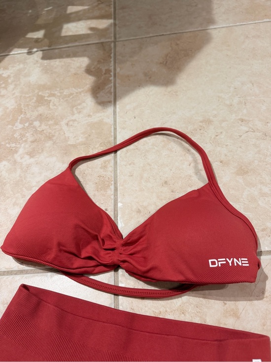 Dfyne Pants - DFYNE Women's sports bra and shorts